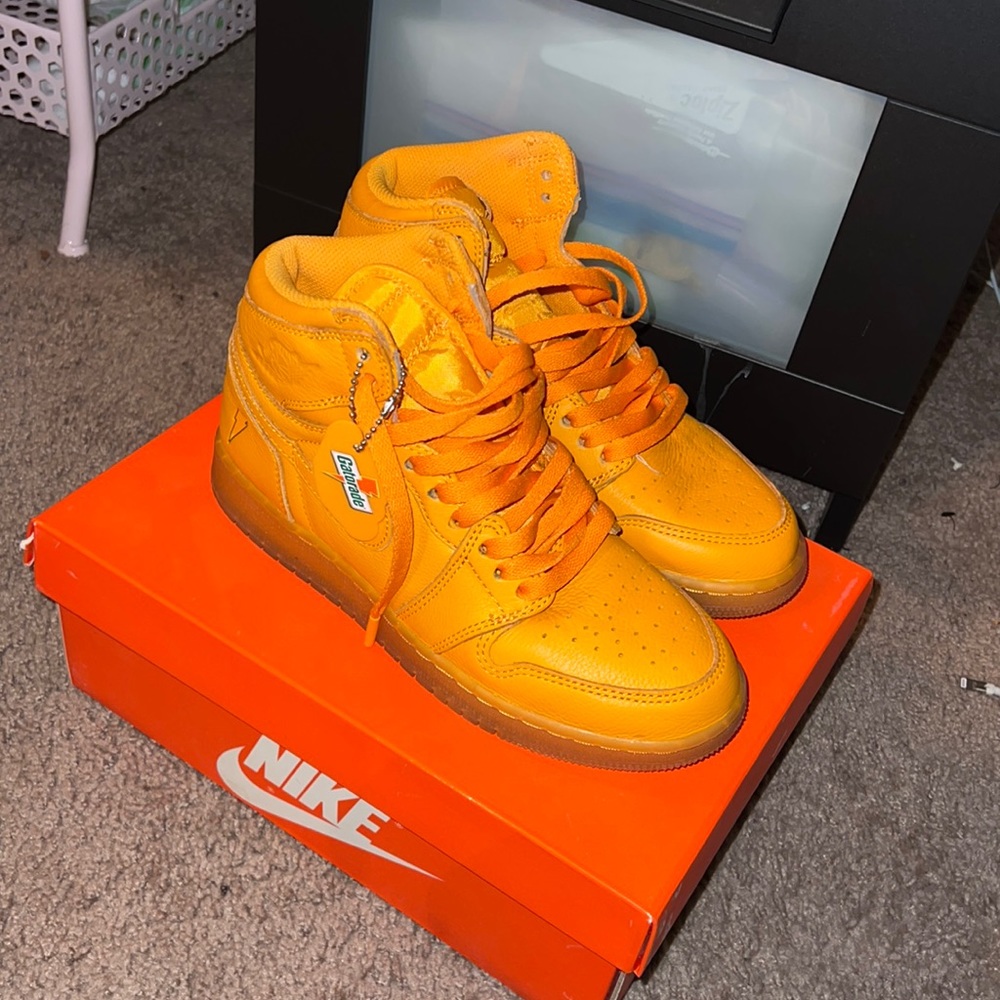 they’re a 5.5 size in grade schools. If you wear a 7 /7.5 size in women